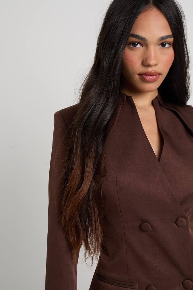 boohoo Dames Kraagloze Blazerjurk met Knoopsluiting | Chocoladebruin | Maat: 40