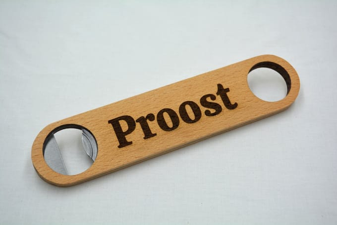 Houten Flesopener - Bieropener - met tekst Proost gegraveerd