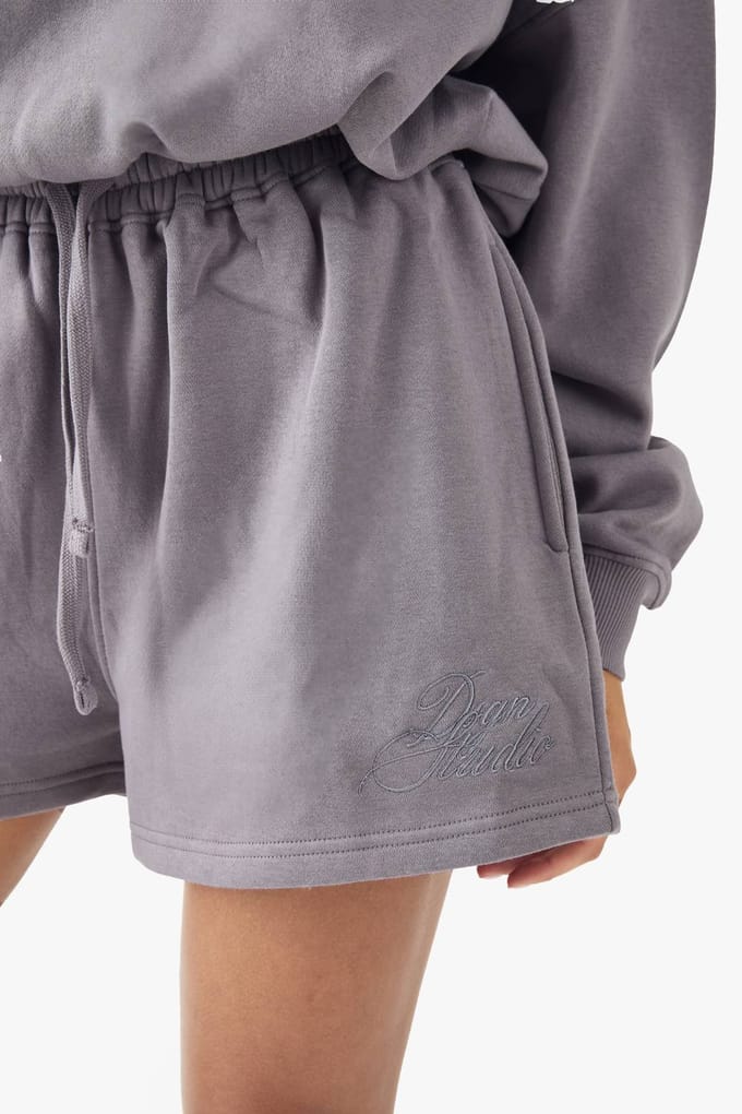 boohoo Dames DSGN Studio Script Geborduurde Sweatshort | Mauve | Maat: XS
