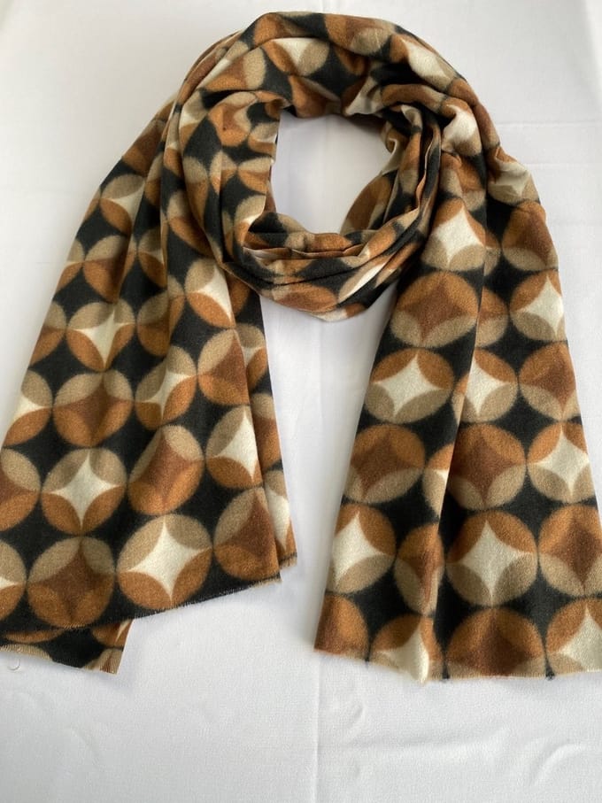 Wintersjaal zacht en vrolijk 80% viscose met 20% wol