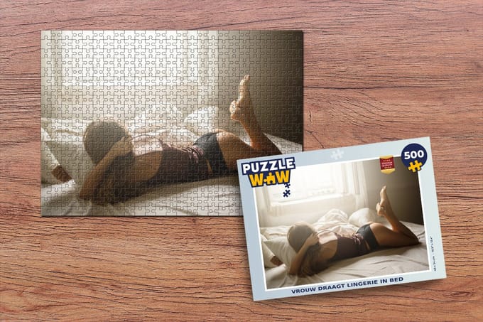 Puzzel Vrouw draagt lingerie in bed - Legpuzzel - Puzzel 500 stukjes