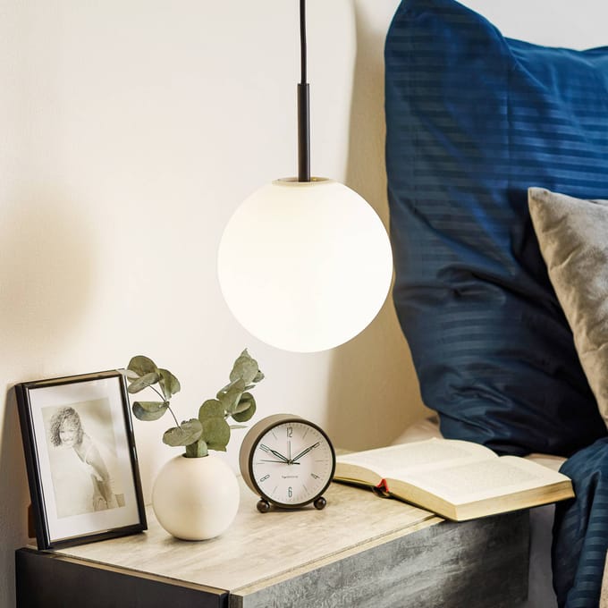 Audo Copenhagen Audo LED hanglamp TR Bulb, zwart/opaal mat, glas, E27