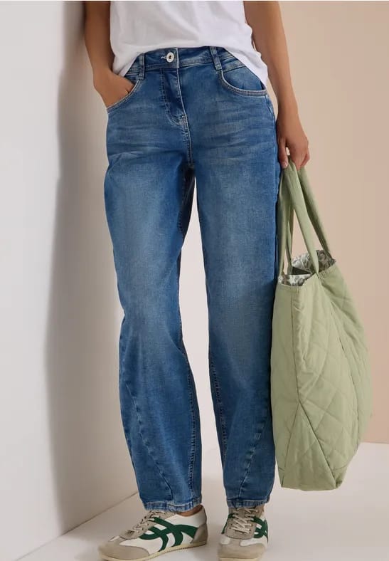 High Waist Barrel Leg jeans in Loose Fit