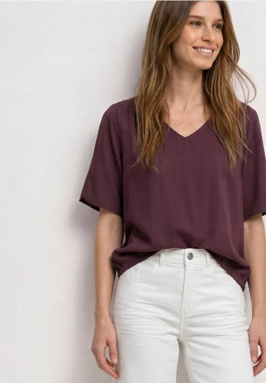 Blouseshirt met korte mouwen en V-hals