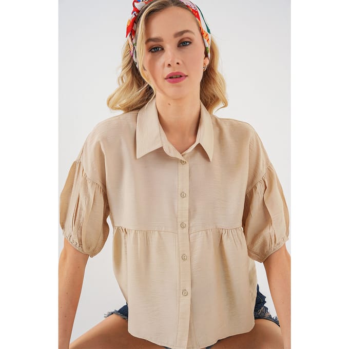 Loose-Fit Korte Knopenblouse met Kraag
