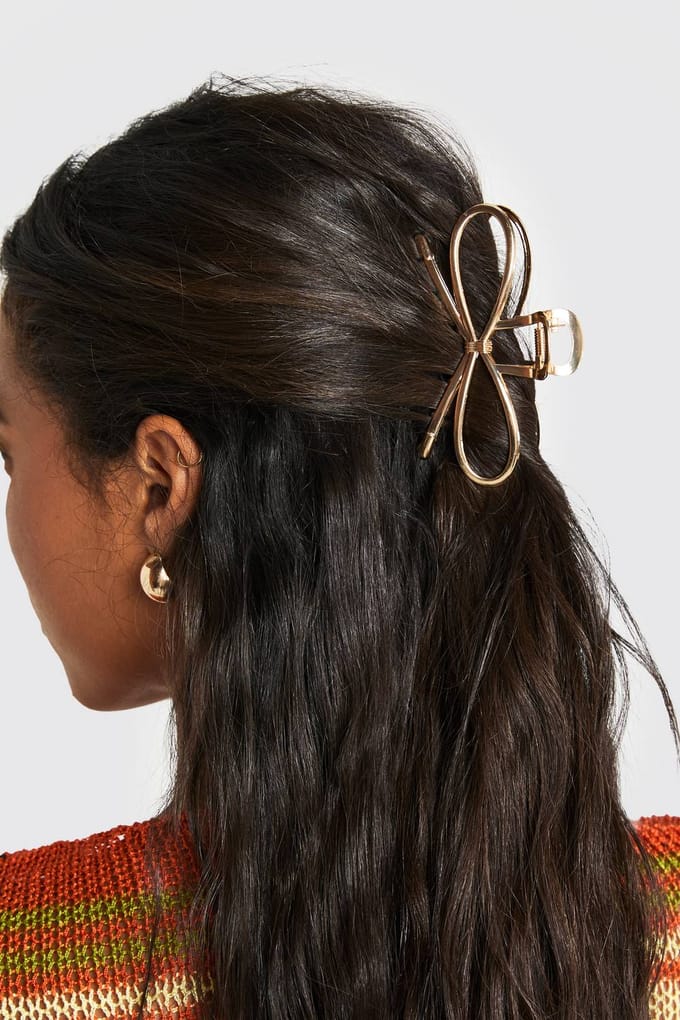 boohoo Dames Klauwclip met grote strikdetails | Goud