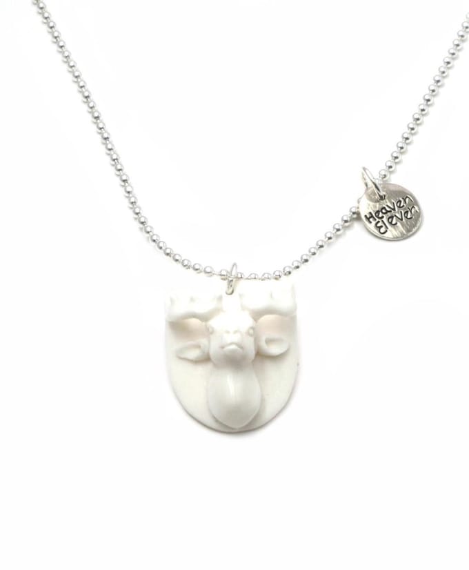Heaven Eleven ketting rvs ballchain met een rendier van hertegewei