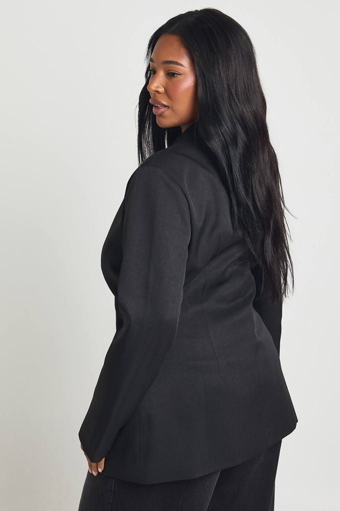 boohoo Dames Plus Getailleerde Blazer met Gerimpelde Taille | Black | Maat: 28