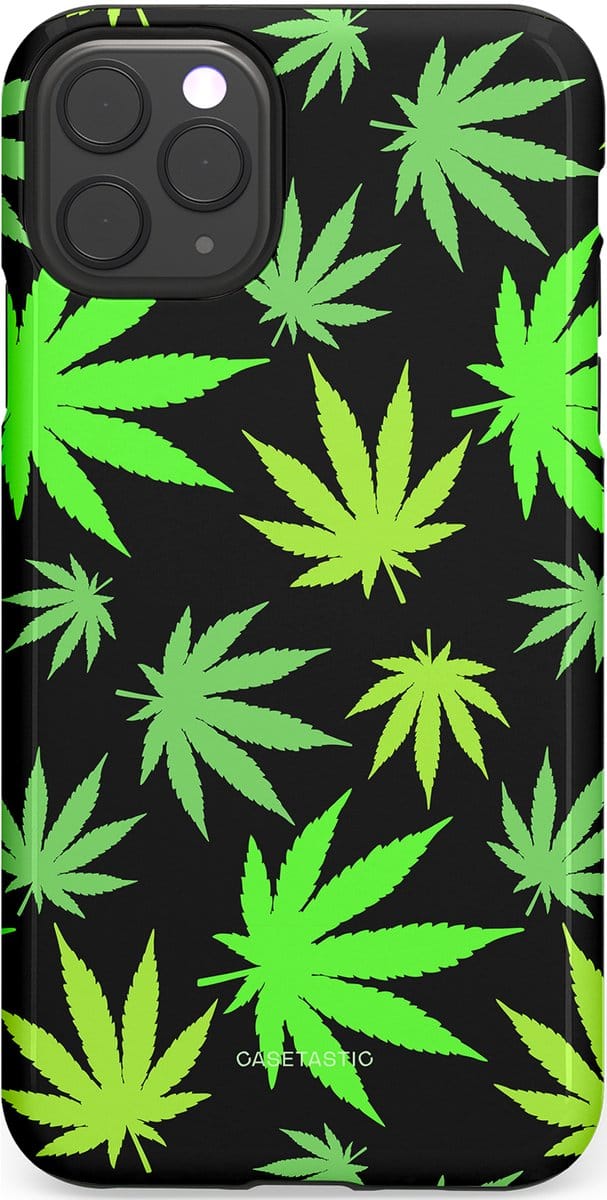 Casetastic hoesje geschikt voor Apple iPhone 11 Pro Max - Dubbellaagse bescherming - Cannabis - Fashion Case - Zwart Groen