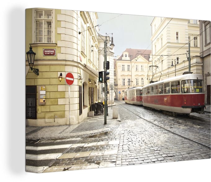 Canvas Schilderij Praag - Tram - Rood - 120x80 cm - Wanddecoratie