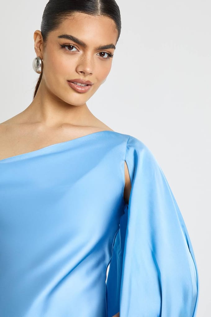 boohoo Dames Satijnen One-shoulder Jurk Met Cape-mouw | Blauw | Maat: 38
