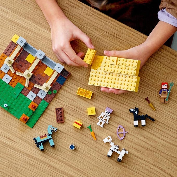 LEGO Minecraft De paardenstal 21171