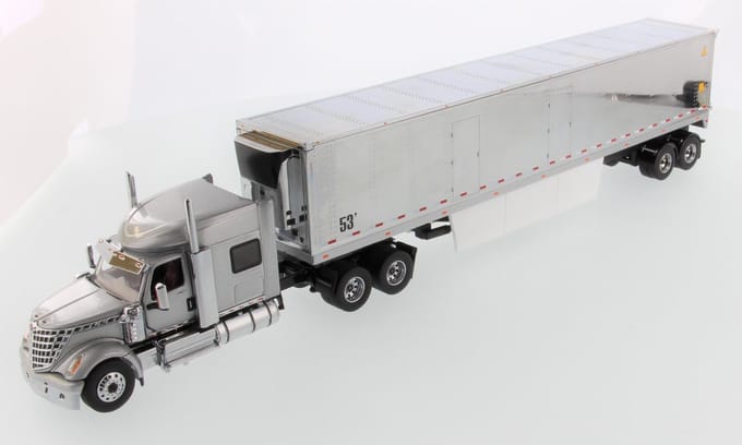 International Lonestar met verchroomde koeloplegger 53Ft - 1:50 - Diecast Masters - Transport Series
