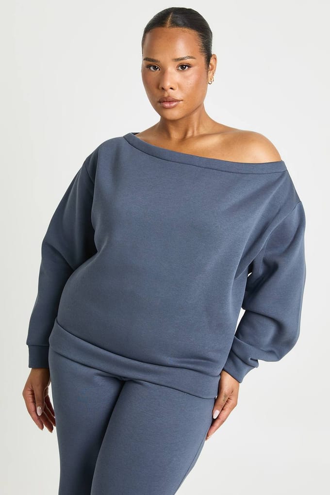 boohoo Dames Plus Off-the-Shoulder Ruimvallende Sweatshirt | Houtskool | Maat: 46