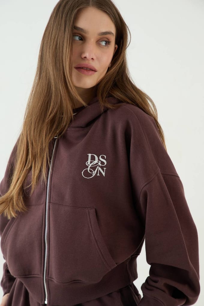 Dames Dsgn Studio Boxy Crop Ritshoodie | Chocoladebruin | Maat: Medium