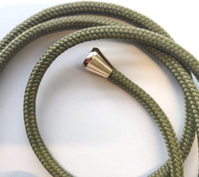 Hendy telefoonhoesje met koord - Classic - Army Green  - iPhone 14 Plus