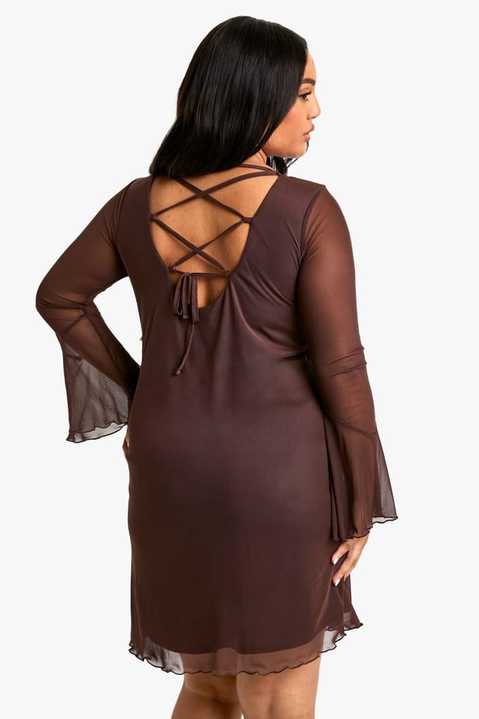 boohoo Dames Plus Mesh Ruffle Flared Sleeve Smock Jurk | Chocoladebruin | Maat: 54