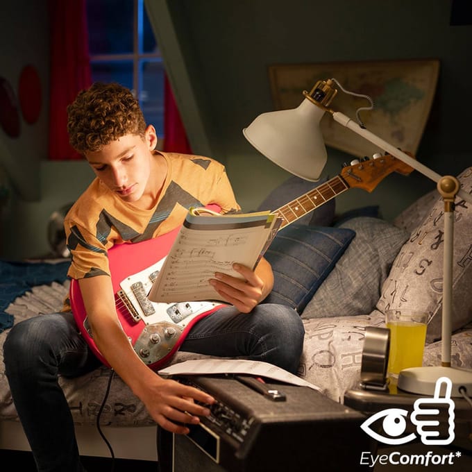 Philips LED lamp - Kogellamp met E27 fitting - Warmwit licht: 2700K - 25W - Helder glas