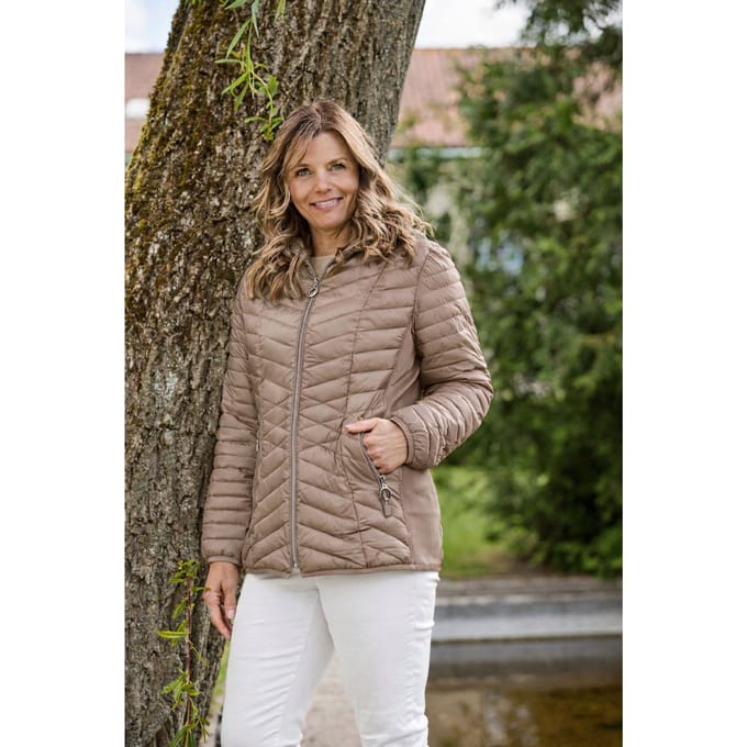 Katja Taupe Jas