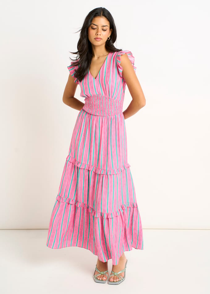 Roze zomerjurk met strepen en gerimpelde taille