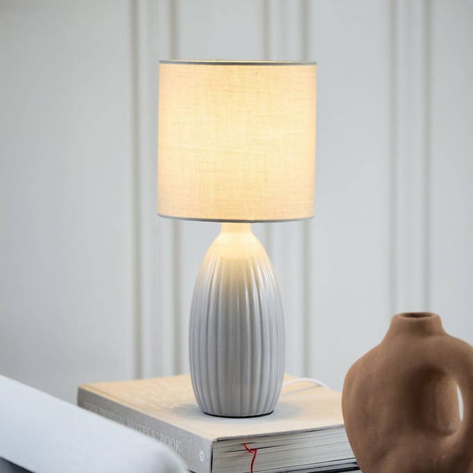 PR Home Uno tafellamp, lichtgrijs, hoogte 47 cm, textiel/keramiek