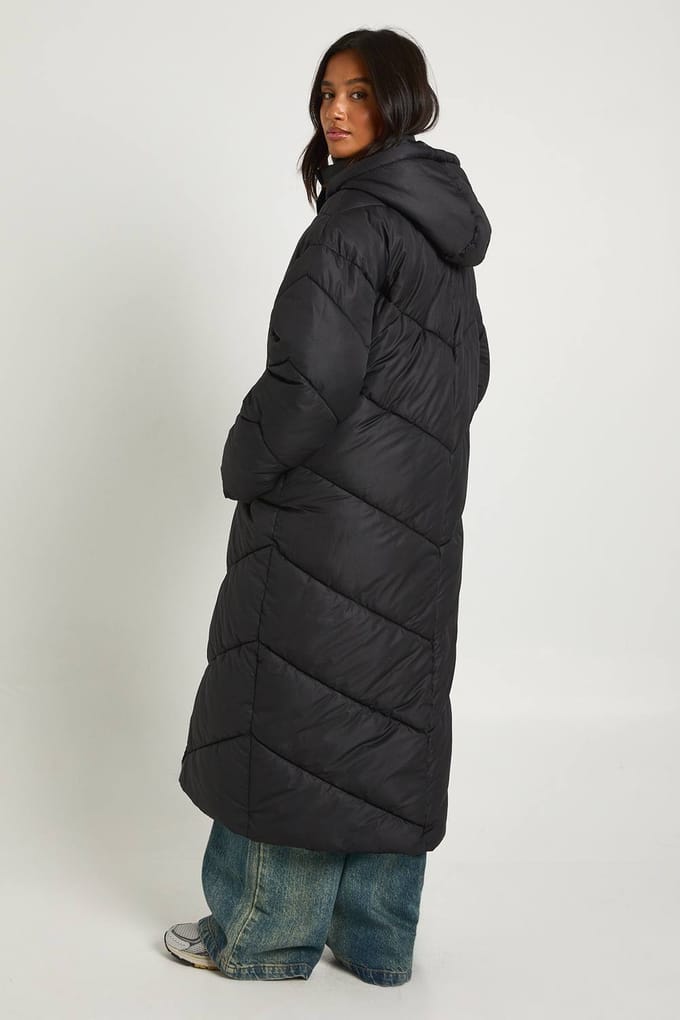 boohoo Dames Petite capuchonjack met quiltdetail maxi puffer | Black | Maat: 8