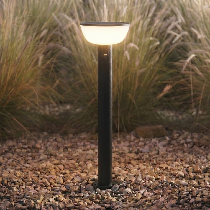 Lindby LED-zonne-energiepadlamp Obintu, zwart, 63 cm, sensor