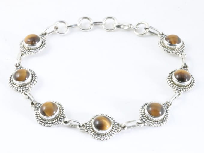 Bewerkte zilveren armband met tijgeroog