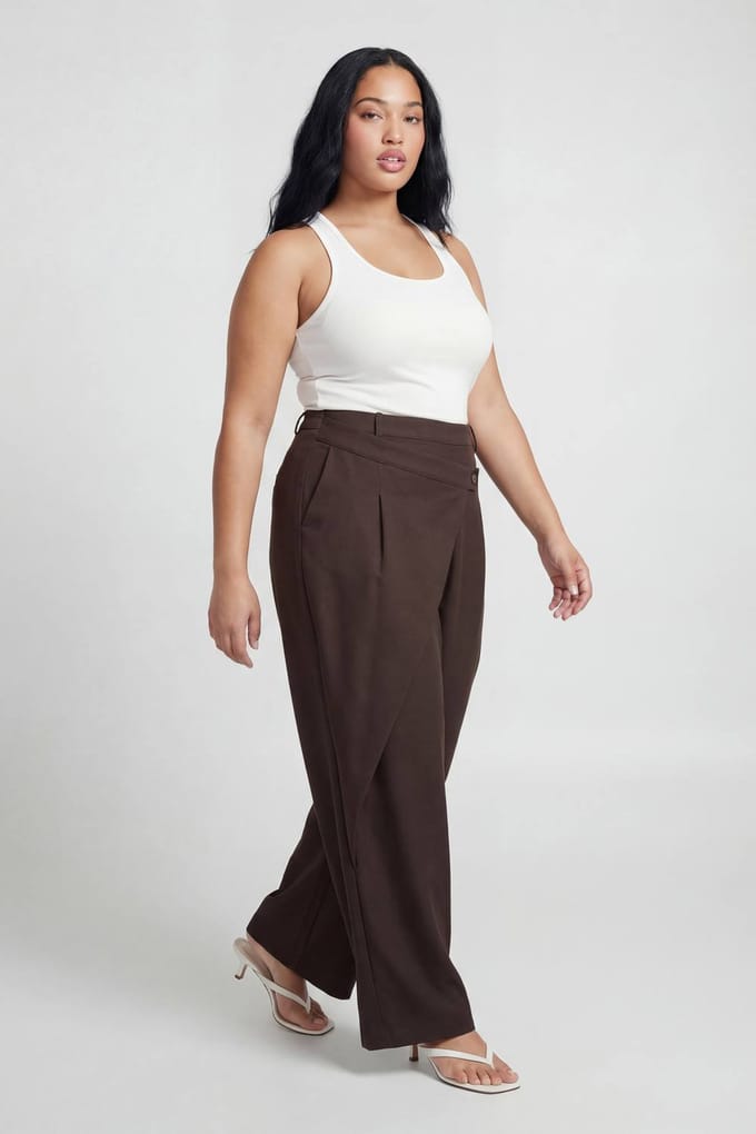 boohoo Dames Plus Ballonbroek Met Overslag Tailleband | Chocolate | Maat: 16