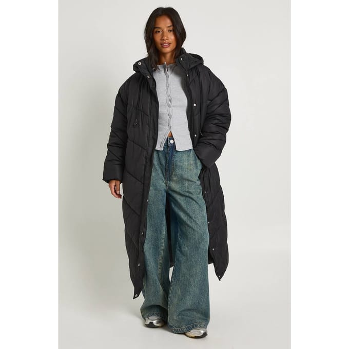 boohoo Dames Petite capuchonjack met quiltdetail maxi puffer | Black | Maat: 8
