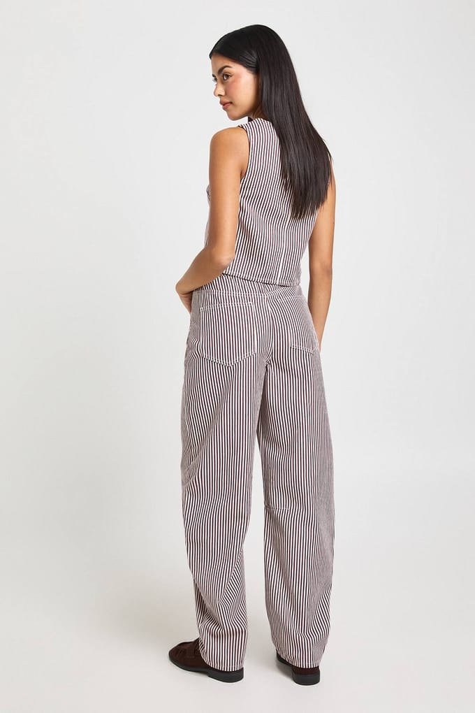 boohoo Dames Mid Waist Gestreepte Barrel Jeans | Bordeaux Rood | Maat: 34