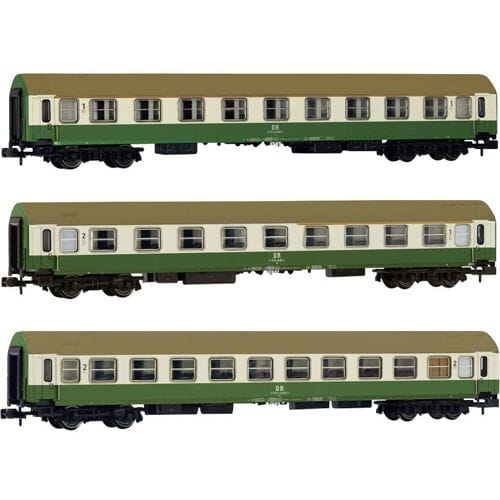 Arnold HN4482 N set van 3 personenrijtuigen OSShD type B, nr. 2/2 van de DR