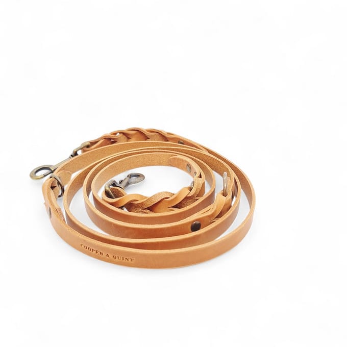 Twisted Switch Verstelbare Leren Hondenriem | Camel (cognac) - Oud Messing / 2 cm