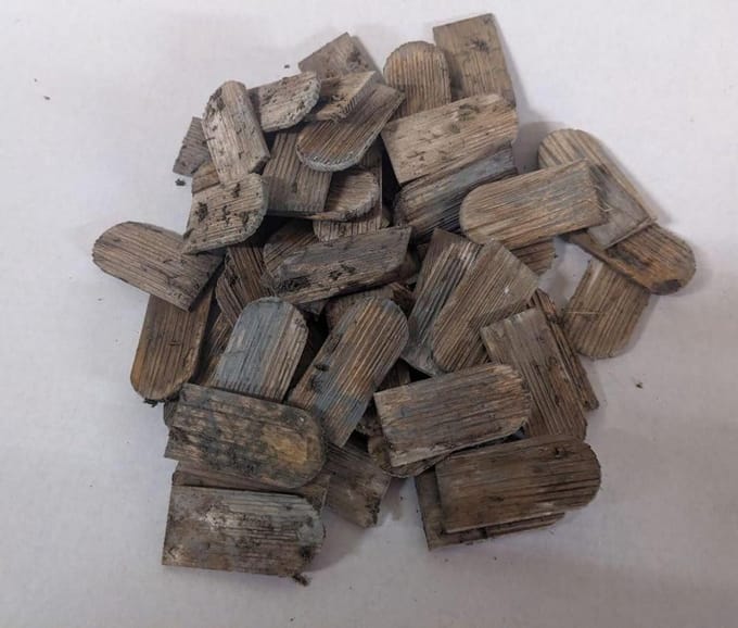 Dakshingles Hout - Mini Dakpannen - Kerststal Bouwen - Handgemaakt Verweerd - 55 Stuks - Grijs