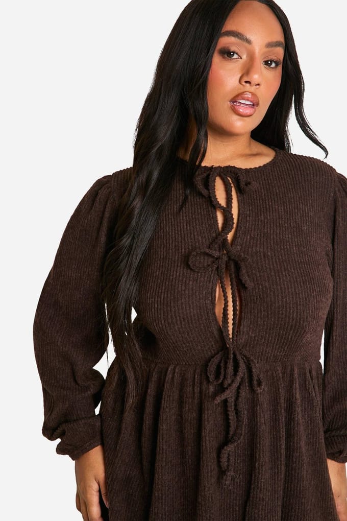 boohoo Dames Plus zachte rib tie-front smockjurk | Mokka | Maat: 44