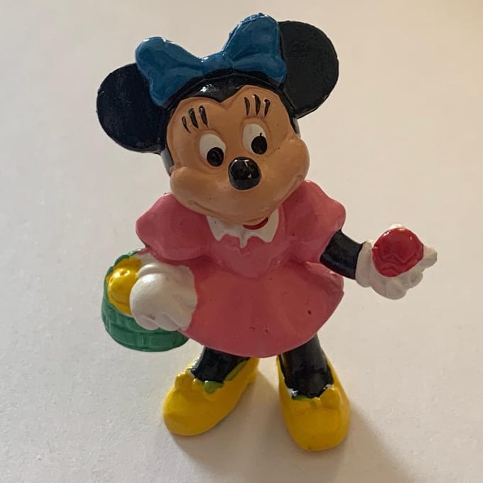 Disney, Minnie Mouse met paaseieren(+/-6cm), merk : Bullyland.