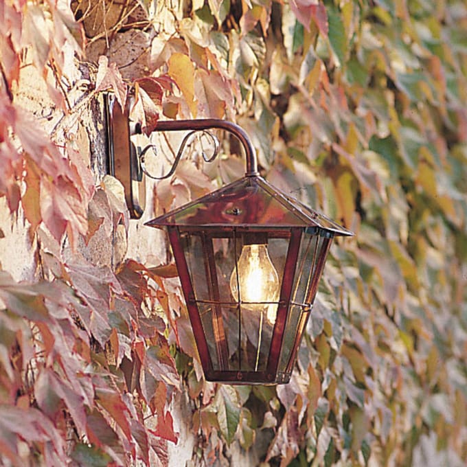 Konstsmide Buitenwandlamp Fenix in koper, hangend