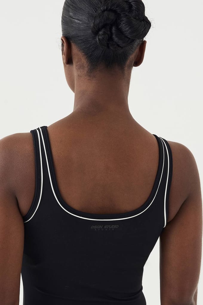 Dames DSGN Studio Ultra Sculpt Top met Paspeldetails en Padding | Black | Maat: XL