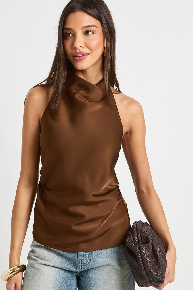 boohoo Dames Satijn top met hoge draperende halslijn | Espresso | Maat: 44