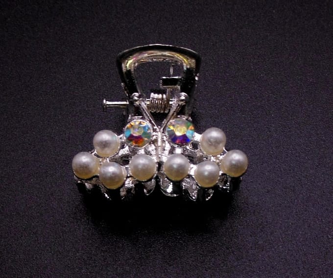 Haarklem metaal klein zilver met parels + gekleurde diamanten