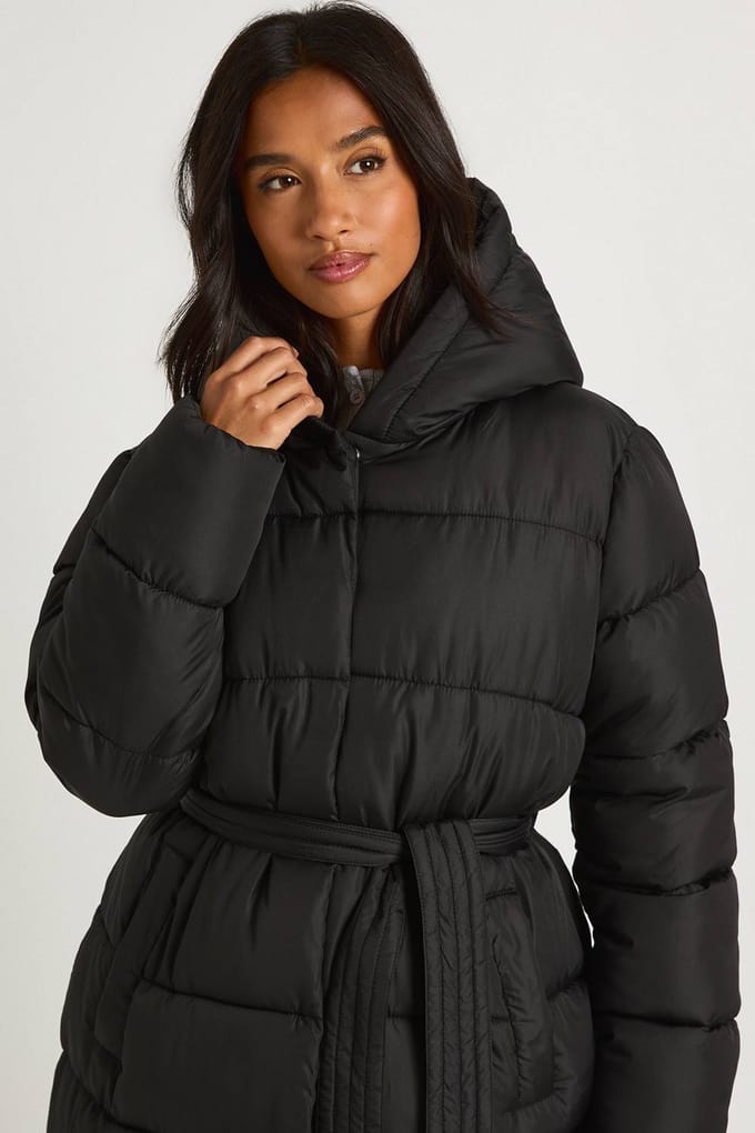 boohoo Dames Petite Longline Pufferjas met riem | Zwart | Maat: 38