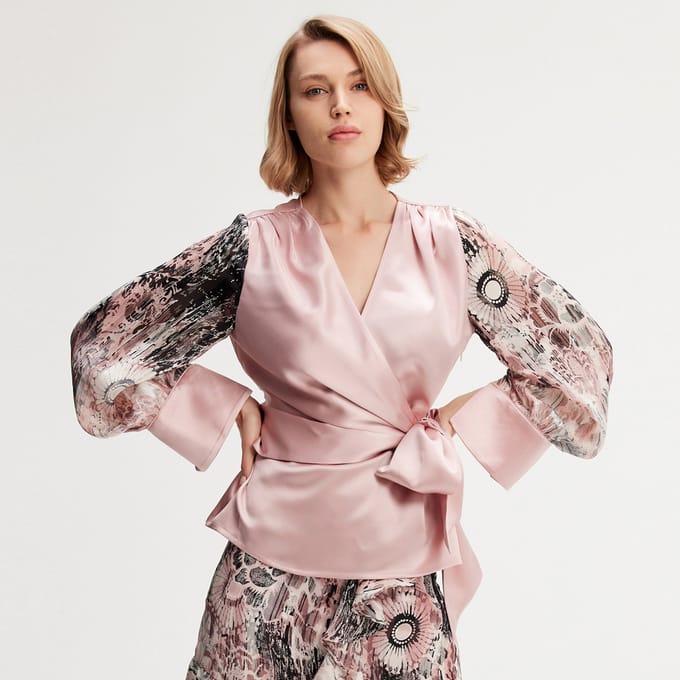 Cross Heart Top met bloemenprintmouwen
