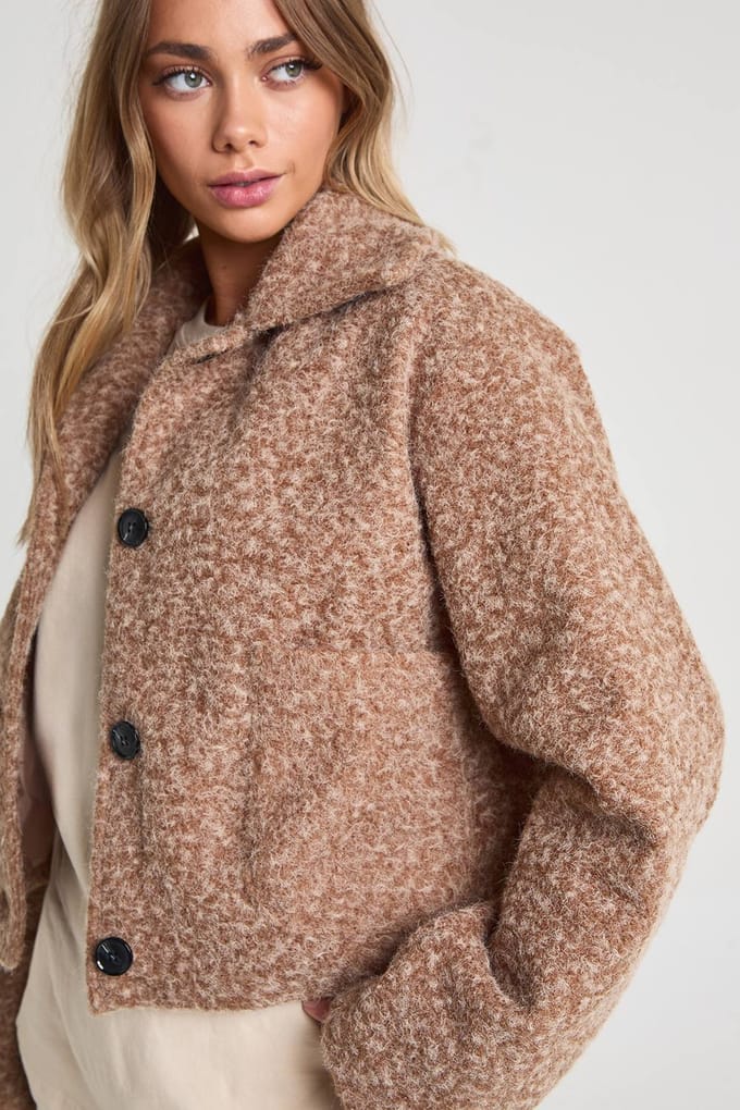 boohoo Dames Wool Look-jasje met kraag, knoopsluiting en zakdetails | Camel | Maat: 42