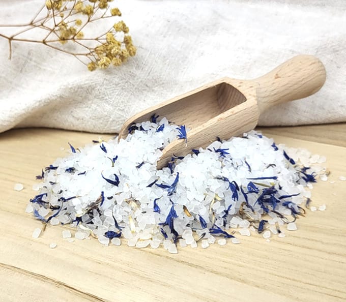 Badzout - wit - 1 kg - badkristallen - met korenbloem - blauw