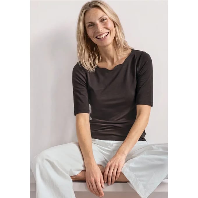 Shirt met golvende halslijn in effen kleur