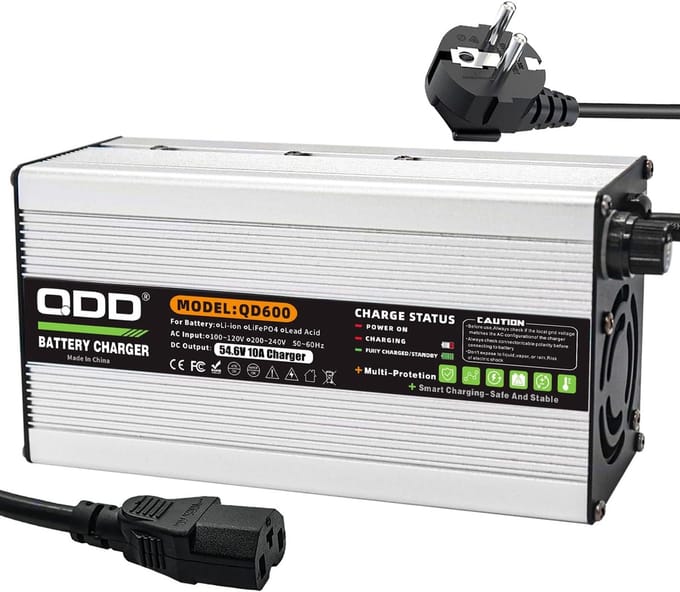 Acculader - Batterijlader - Batterij Opladen - Drietraps Intelligent Laden - 546V 10A - Zwart