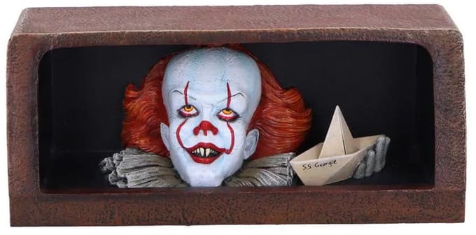 IT Pennywise - Horror Drain - beeld - met lichteffect (Nemesis Now)
