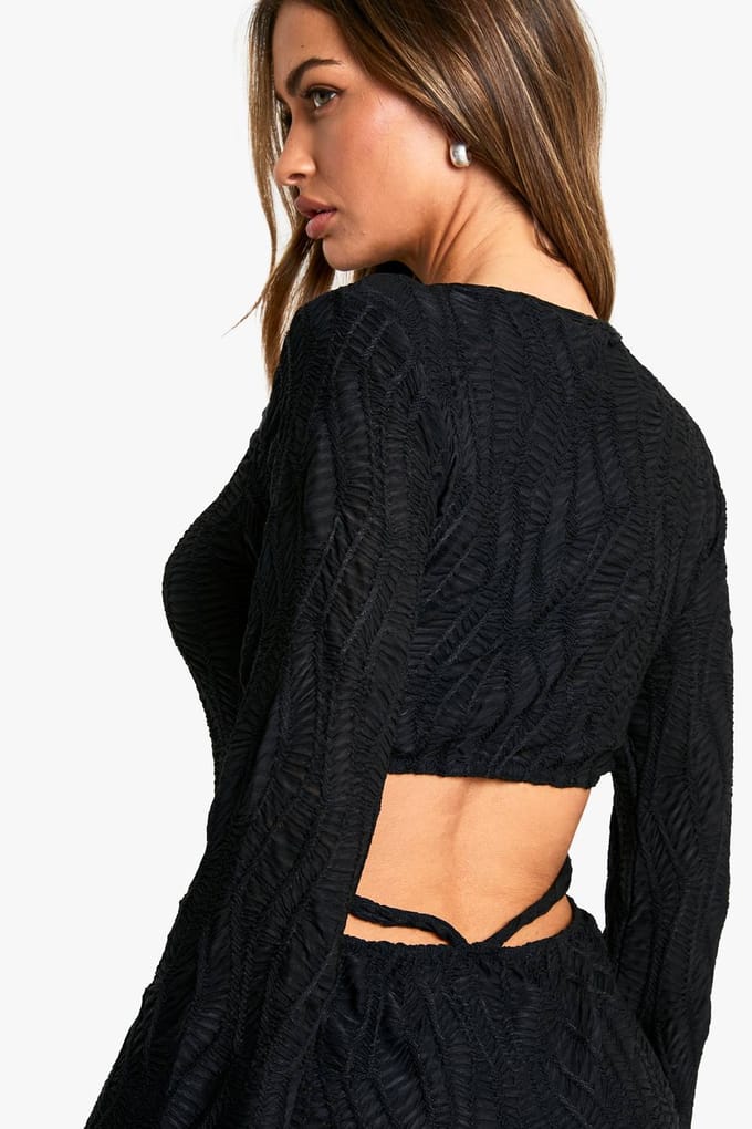 boohoo Dames Getextureerde Mini Jurk met Klokmouwen | Black | Maat: 8