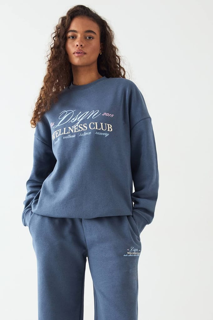Dames DSGN Studio Wellness Club Oversized Sweatshirt Trainingspak | Marineblauw | Maat: 3XL