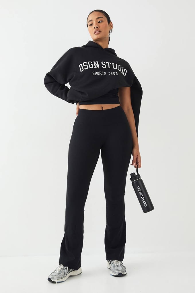 Dames DSGN Studio Highwaist Ultra Sculpt Yoga Flared Legging | Black | Maat: Medium
